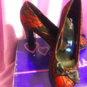 Sz 7 Red w Black Lace Over 4" Heel Pump
